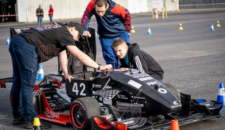 Ukázka autonomní formule eForce z Českého vysokého učení technického v Praze. Foto: Se svolením Karlovarského kraje