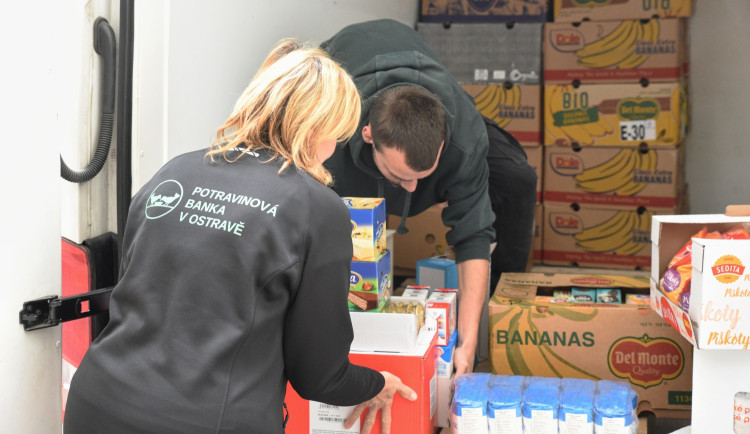 Česko trhá rekordy solidarity: Lidé ve Sbírce potravin darovali 774 tun jídla a drogerie