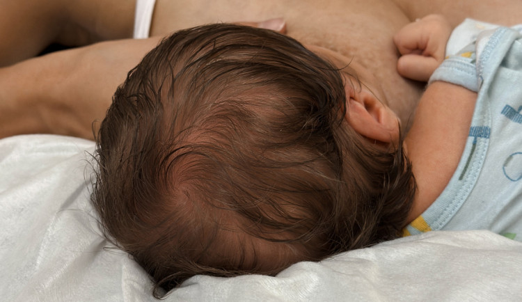 Třebíčská nemocnice pomůže maminkám s kojením. Zdarma, s hudbou a aromaterapií