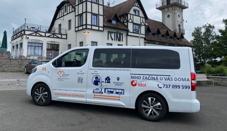 Jablonec rozšířil poptávkovou dopravu. Nově jezdí i na Petřín a Dobrou Vodu