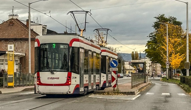Jízdenky přes mobil stále na vzestupu. Aplikace DPMO už překonala loňská čísla