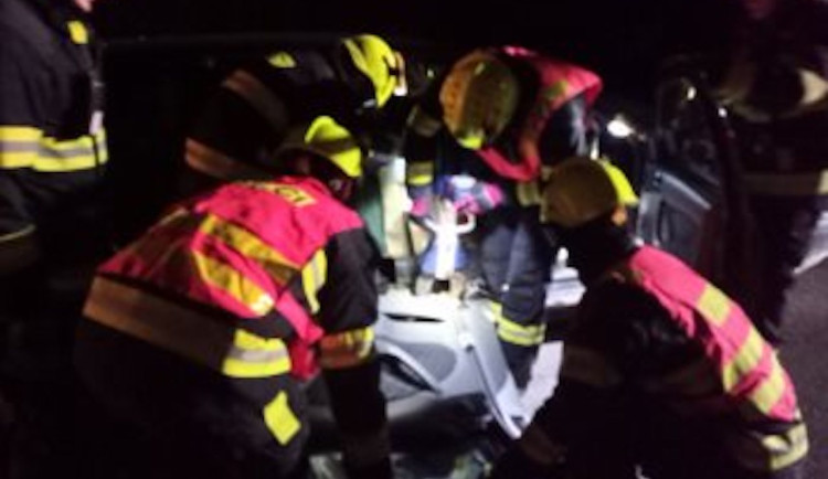 Daněk způsobil hromadnou nehodu u Zvíkova, tři lidé skončili v nemocnici