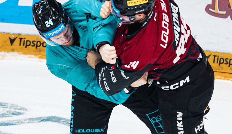 Hokejisté Sparty deklasovali Karlovy Vary 6:1 a udrželi vedení v tabulce.