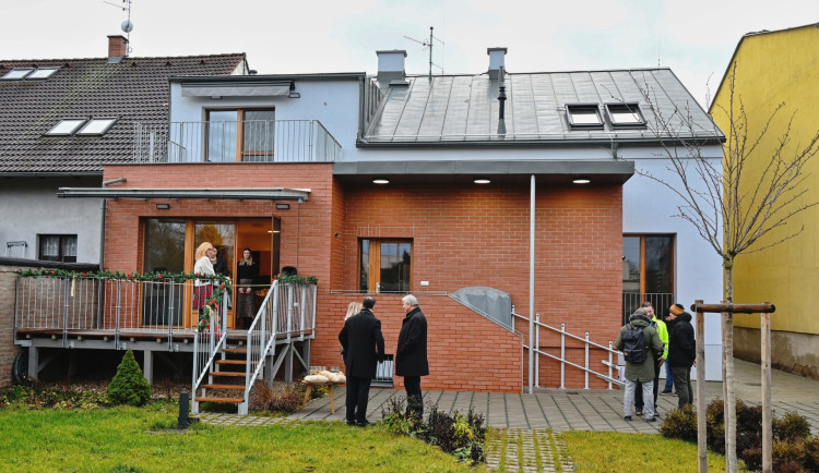 V Hradci se otevřelo nové bydlení pro postižené. Pomůže jim začlenit se do společnosti