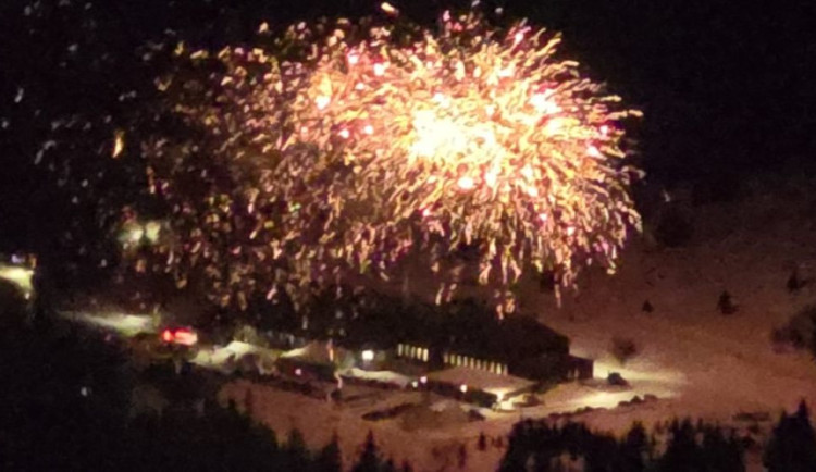 Konec pyrotechniky v Jeseníkách. Mohutný ohňostroj na Ovčárně by se už neměl opakovat