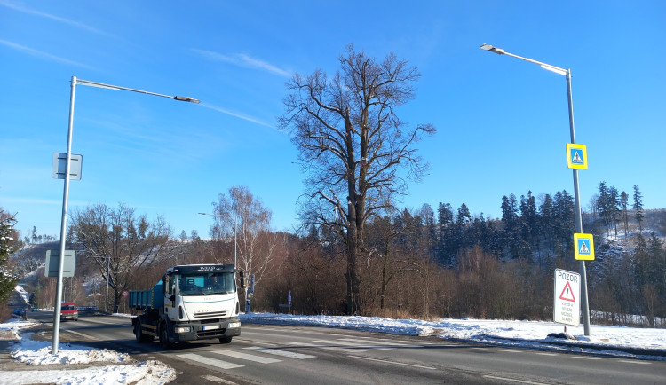 FOTO: V Heleníně mají řidiči nové osvětlení, úsekové měření bude v obou směrech