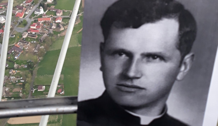 FOTO: Letec Vochyán podnikl pouť po stopách pátera Toufara, umučeného komunisty