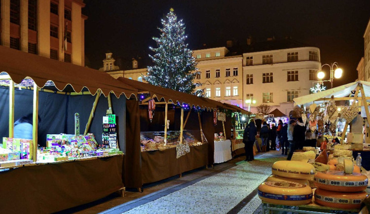 Vánoční trhy v Jablonci začnou ve středu. Nabídnou stánky, svařák i sci-fi light show