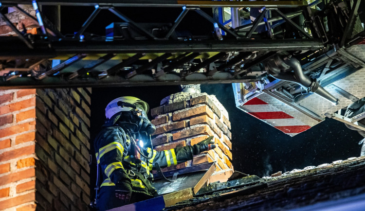 Za jediný den tři požáry sazí v komíně, hasiči v Královéhradeckém kraji jsou na značkách