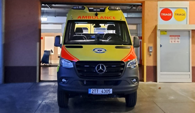 V nemocnici zemřela žena, kterou v pátek ráno srazilo v Ostravě auto