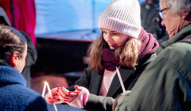 FOTO: Mší na Římském náměstí v centru Brna skončil advent