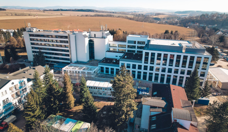 Nový pavilon urgentního příjmu v Rychnově je téměř dokončený. Fungovat začne na jaře