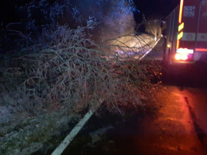 Hasiči v Karlovarském kraji měli na Štědrý den napilno. Zasahovali u 27 událostí.