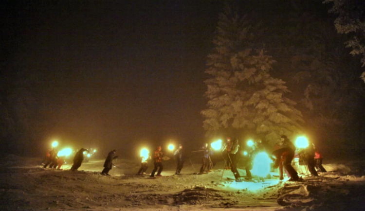 O osudu slavné silvestrovské jízdy s pochodněmi se rozhodne až na poslední chvíli