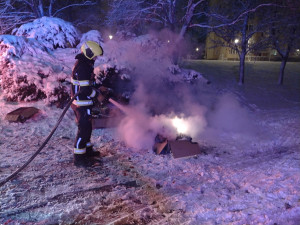 Silvestrovská noc zaměstnala hasiče. V Karlovarském kraji řešili desítky událostí