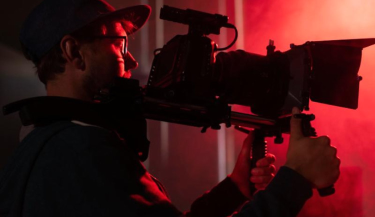 Karlovarský kraj podpoří natáčení filmu Zvíře dotací 300 tisíc korun.