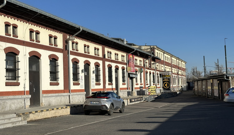 Nevěstinec se konečně stěhuje z Holešovické tržnice, nově bude u metra I. P. Pavlova