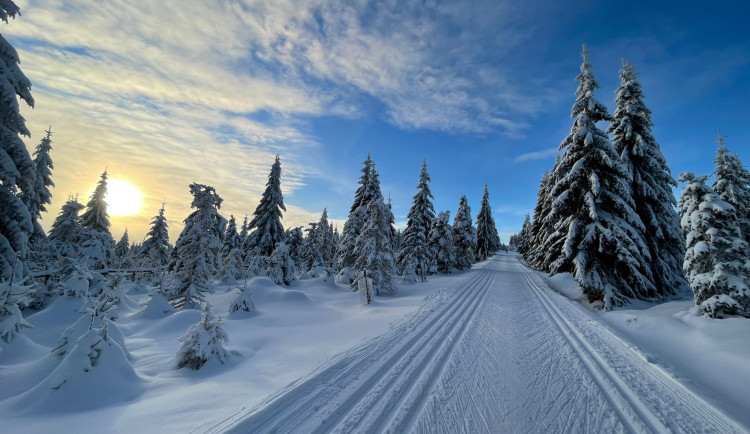 Podmínky pro lyžování v Libereckém kraji jsou výborné, sníh je i pro běžkaře