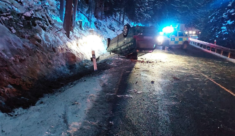 Tři dopravní nehody zaměstnaly záchranáře a hasiče v kraji.