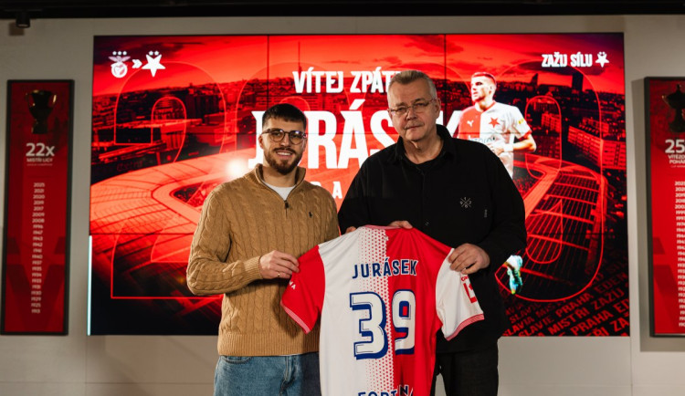 Fotbalista Jurásek se vrátil do Slavie, Pražanům se upsal na tři a půl roku