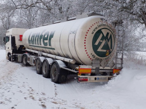 Hasiči řešili během pondělí a noci na úterý devět dopravních nehod