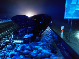 Hasiči řešili během pondělí a noci na úterý devět dopravních nehod