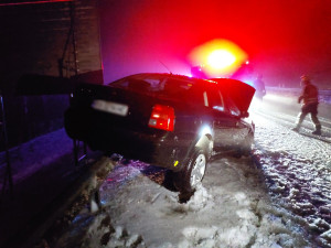 Hasiči řešili během pondělí a noci na úterý devět dopravních nehod