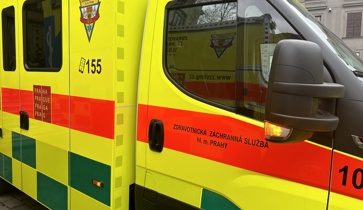 Ženu srazil u Smíchovského nádraží autobus, přišla o obě nohy