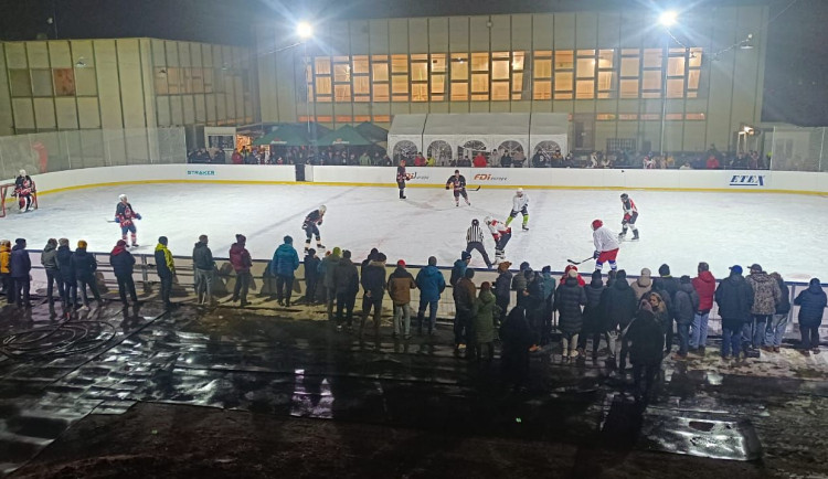 Hořická hokejová Hobby liga slaví návrat díky mobilnímu kluzišti