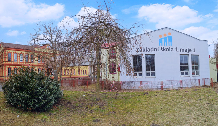 Karlovy Vary postaví hřiště u Základní školy 1. máje, pak ho budou mít všechny školy. Foto: Se svolením ZŠ Karlovy Vary, 1. máje 1