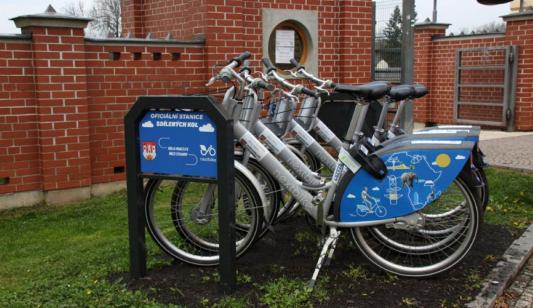 Sdílená kola v Trutnově byla trefou do černého, padl další rekord