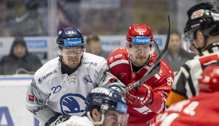 Hokejisté Plzně a Třince si opět rozdělili body, druhé místo uhájili Indiáni