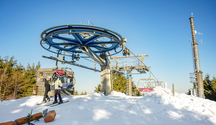 Ještěd otevřel další sjezdovky. Rozjela se také lanovka Černý vrch