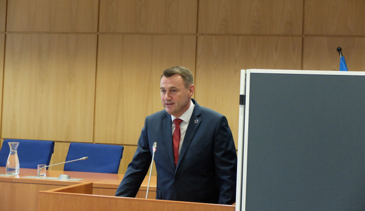 Hejtman Půta obviněný z neoznámení úplatku se podle právníků ničeho nedopustil