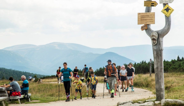 Největším magnetem v Krkonoších je pořád Sněžka, slyšet je tady hlavně čeština