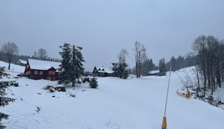 Zimní počasí se zataženou oblohou vydrží do příštího týdne. Pak se oteplí