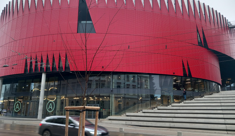 ANKETA: V parkování u Horácké arény radnice problém nevidí, místní mluví o katastrofě