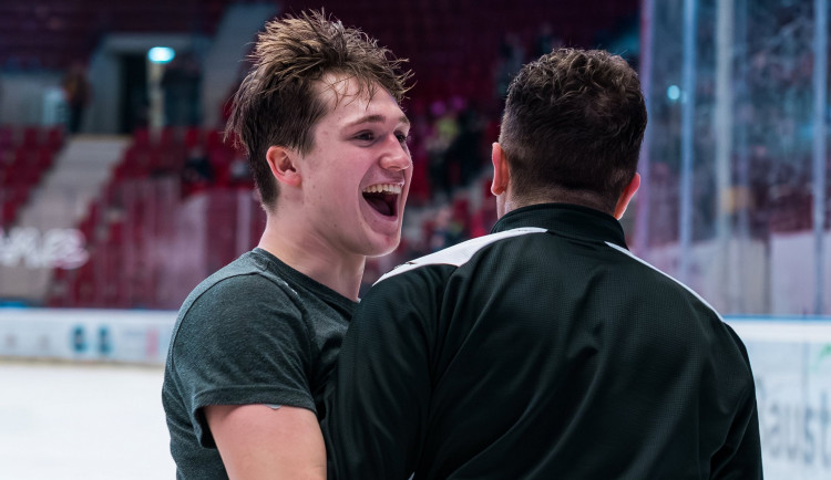 Hokejový obránce Kočí podepsal smlouvu s Karlovými Vary do roku 2030.