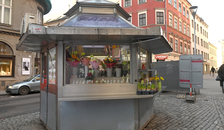 Ikonický květinový stánek z České nezmizí. Kvůli stavbě ho přesunou o pár metrů