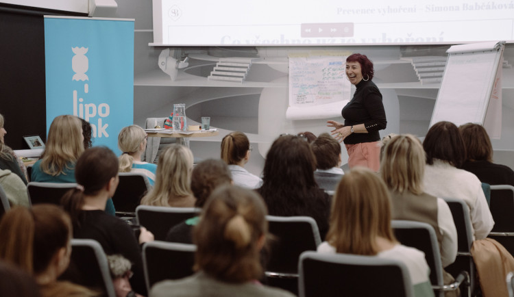 Nemůže se vám to stát? Herečka Babčáková v Liberci přednášela o syndromu vyhoření