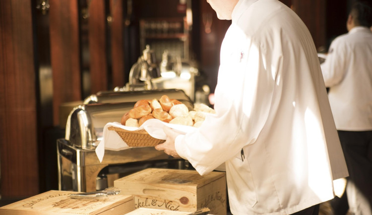 Ekonomika ve službách nabírá dech. Tahounem jsou odborné profese