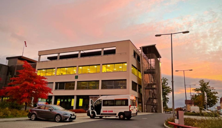 Karlovarský kraj poskytne krajským nemocnicím 200 milionů na oddlužení