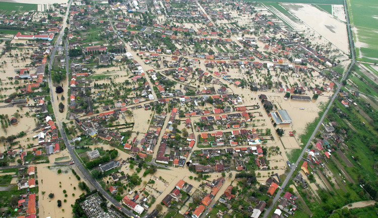 Kilometry hrází a protivztlakové studny. Ochrana Troubek proti povodním usiluje o klíčové povolení
