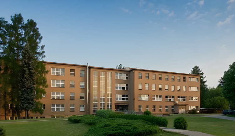 Nerušte nám internu, apeluje Nový Bydžov na kraj kvůli změnám v nemocnici