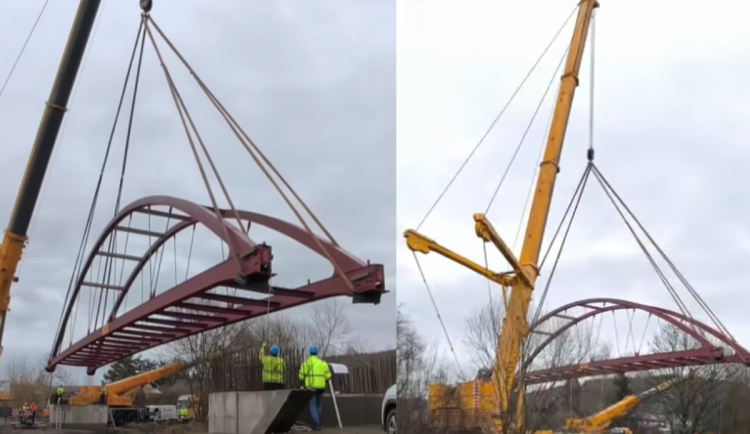 U Strakonic usazovali novou lávku přes Otavu, zvýší bezpečnost chodců a cyklistů