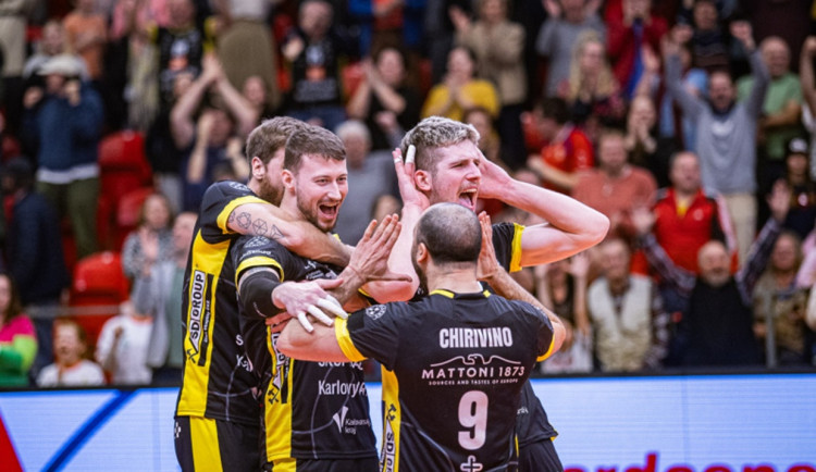 Karlovarsko doma otočilo bitvu s Maaseikem. V CEV Cupu slaví důležitou výhru 3:2. Foto: Se svolením VK ČEZ Karlovarsko