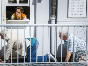 Hrůza dokončil hudbu i titulní píseň pro hvězdně obsazený film Někdo to rád v Plzni