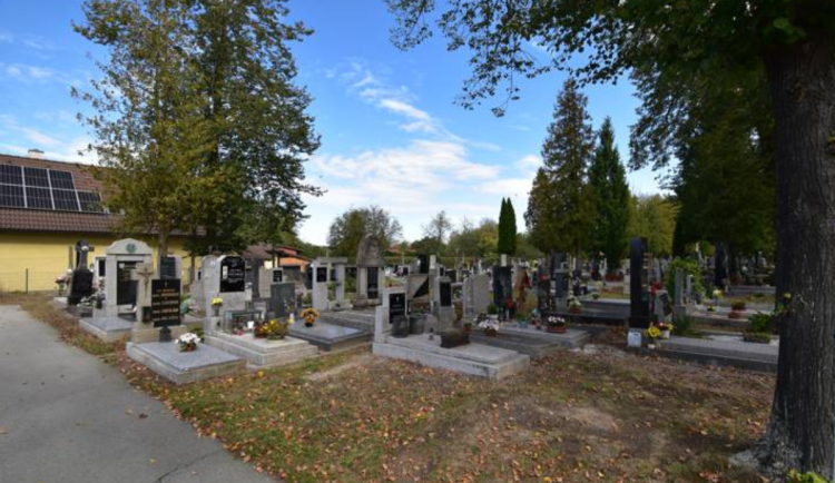 Jindřichův Hradec prohlásí hrobová místa významných osobností za čestné hroby