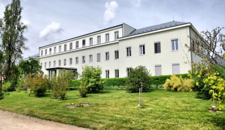 Na dvou základních školách v Liberci hrozí po zápisech losování dětí