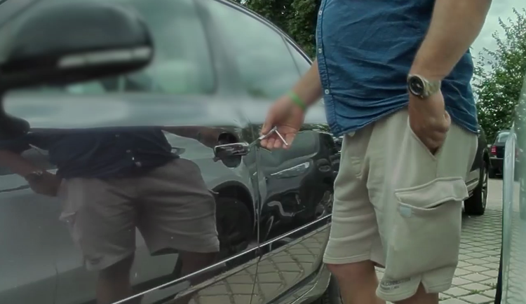 Muž používal k vloupání speciální nástroj.